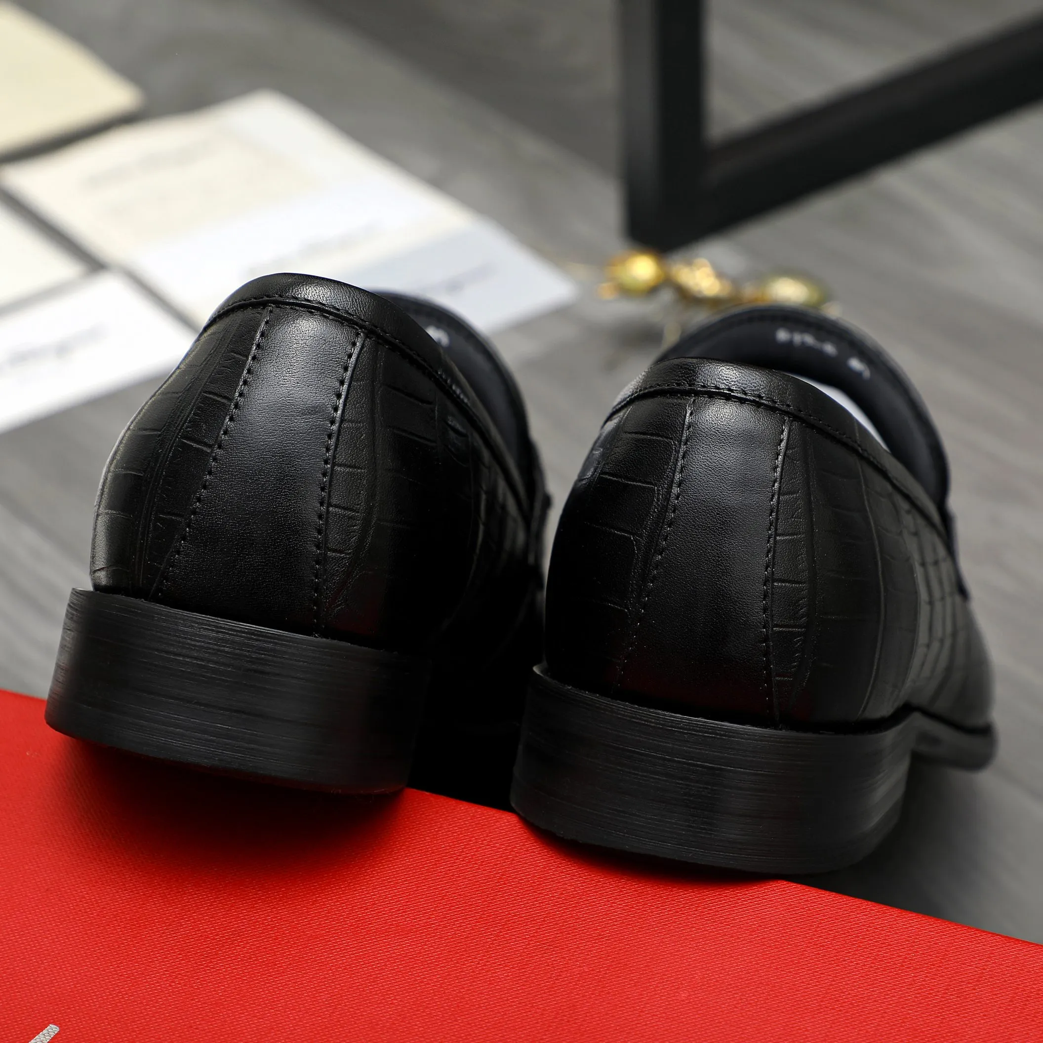 Men's shoes 💰420 Product trademark: Ferragamo " Ferragamo ] Business slip-on leather shoes Regular size: 39-45 (38.46 custom-made, non-refundable) Product materials: Selected stone grain cowhide upper, sheepskin lining, original rubber outsole